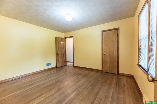 1925 S 47th Street, Omaha, NE 68106