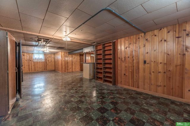 1925 S 47th Street, Omaha, NE 68106