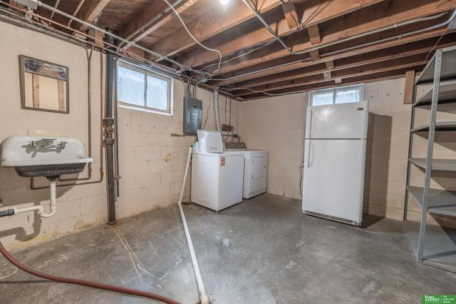 1925 S 47th Street, Omaha, NE 68106