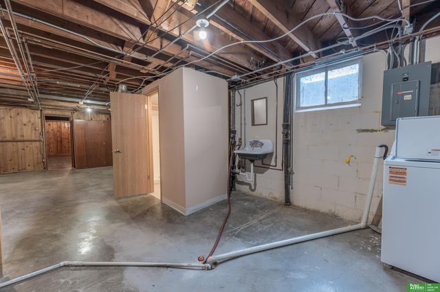 1925 S 47th Street, Omaha, NE 68106