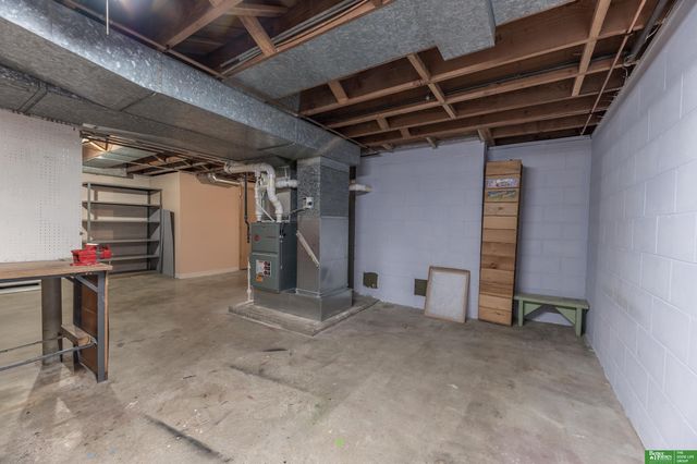 1925 S 47th Street, Omaha, NE 68106