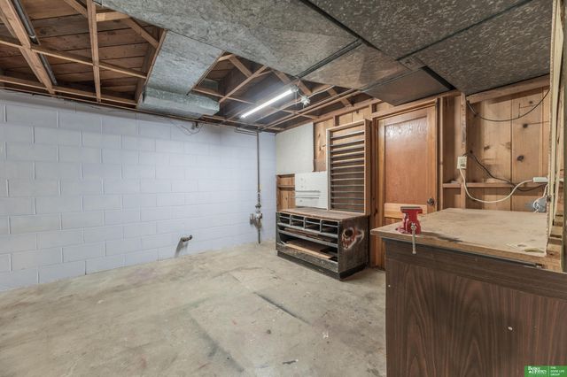 1925 S 47th Street, Omaha, NE 68106