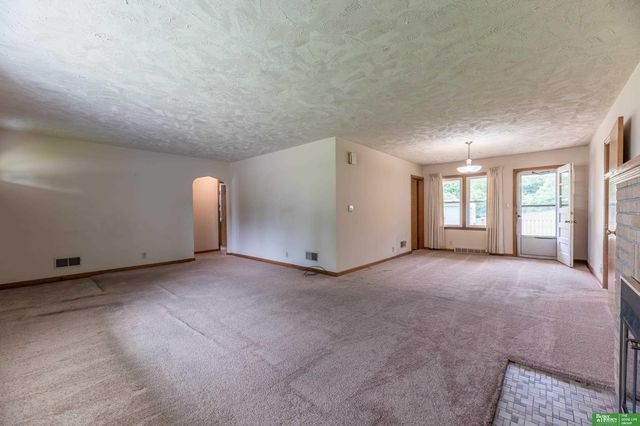 1925 S 47th Street, Omaha, NE 68106