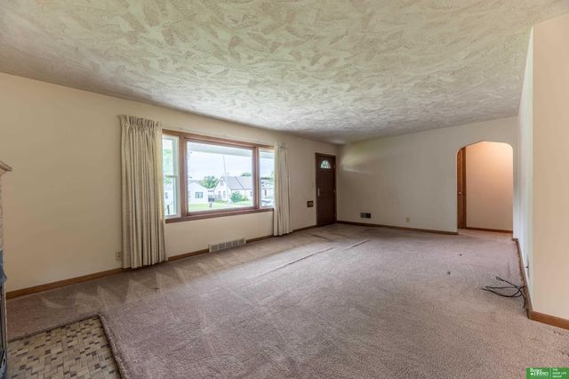 1925 S 47th Street, Omaha, NE 68106