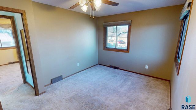 5605 W Missouri St Street, Sioux Falls, SD 57106