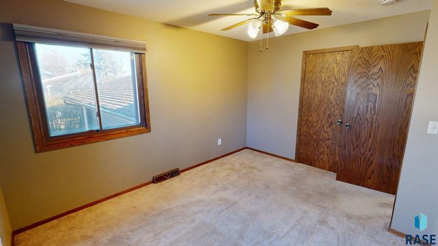 5605 W Missouri St Street, Sioux Falls, SD 57106