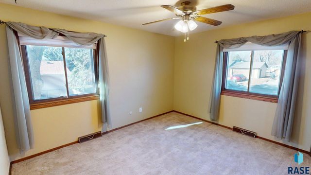 5605 W Missouri St Street, Sioux Falls, SD 57106