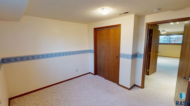 5605 W Missouri St Street, Sioux Falls, SD 57106