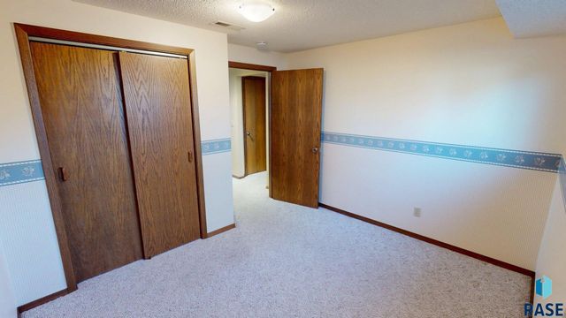 5605 W Missouri St Street, Sioux Falls, SD 57106