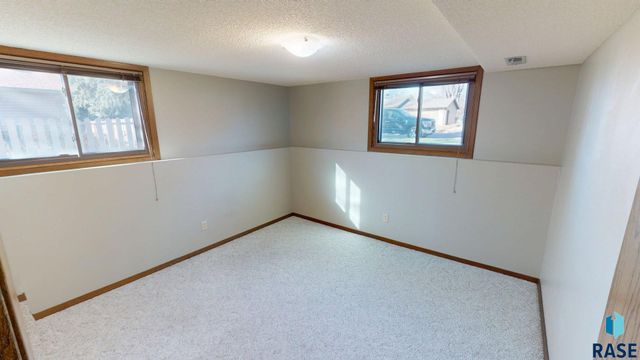 5605 W Missouri St Street, Sioux Falls, SD 57106