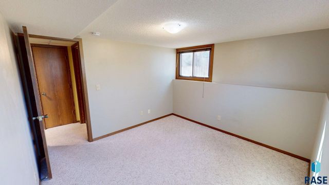 5605 W Missouri St Street, Sioux Falls, SD 57106