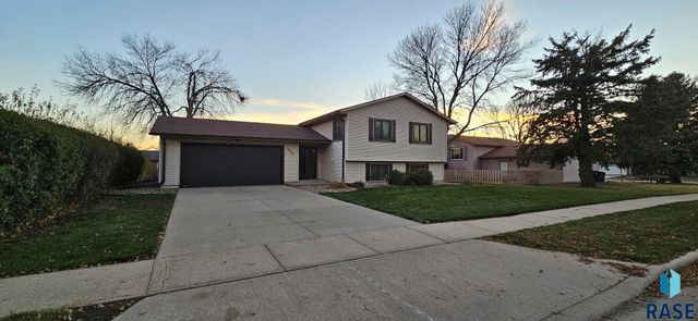 5605 W Missouri St Street, Sioux Falls, SD 57106