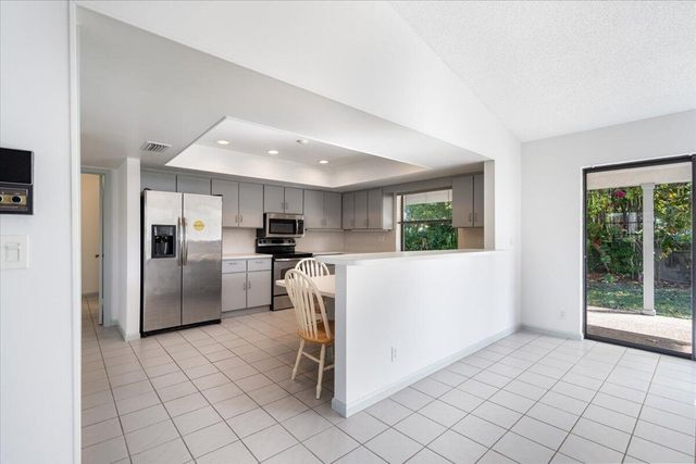 2216 Amesbury Court, Wellington, FL 33414