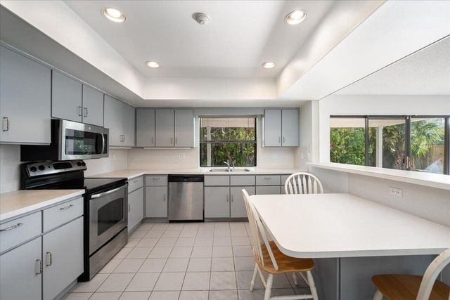 2216 Amesbury Court, Wellington, FL 33414