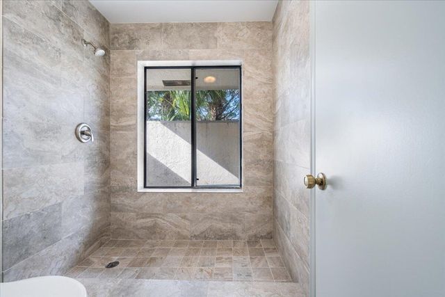 2216 Amesbury Court, Wellington, FL 33414