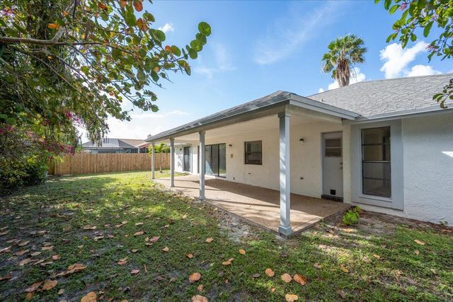 2216 Amesbury Court, Wellington, FL 33414