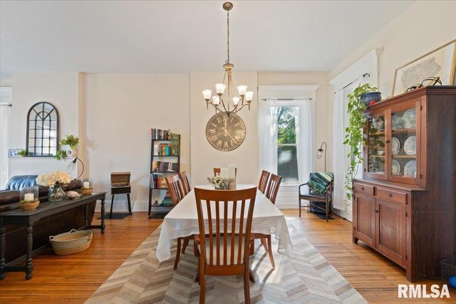 914 FARNAM Street, Davenport, IA 52803