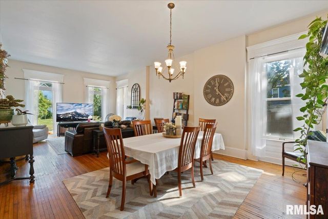 914 FARNAM Street, Davenport, IA 52803