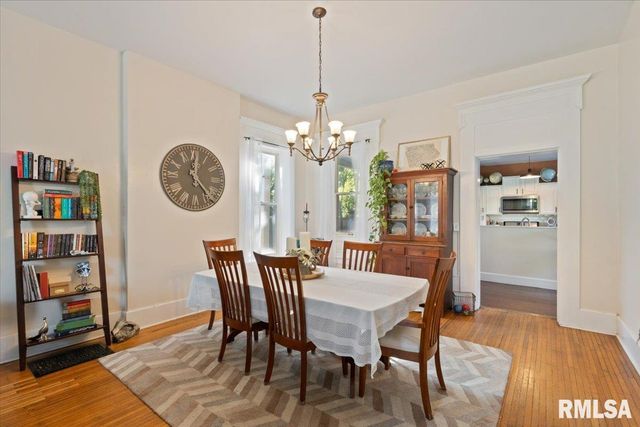 914 FARNAM Street, Davenport, IA 52803