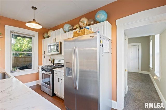 914 FARNAM Street, Davenport, IA 52803