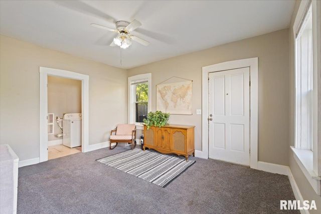 914 FARNAM Street, Davenport, IA 52803