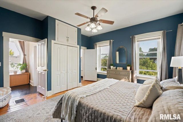 914 FARNAM Street, Davenport, IA 52803