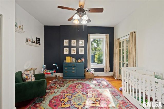 914 FARNAM Street, Davenport, IA 52803