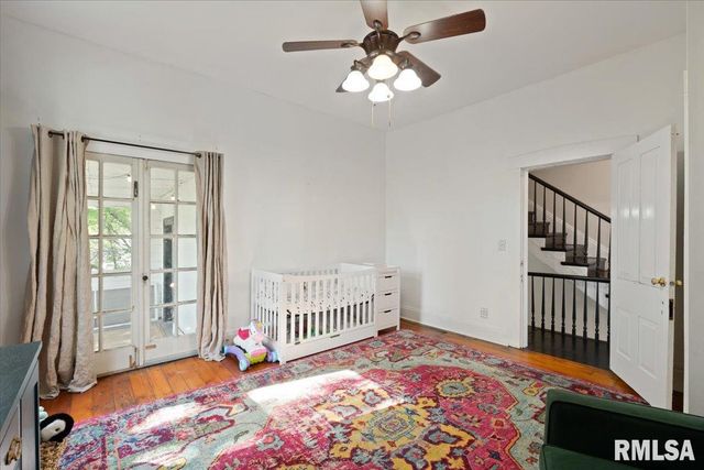 914 FARNAM Street, Davenport, IA 52803