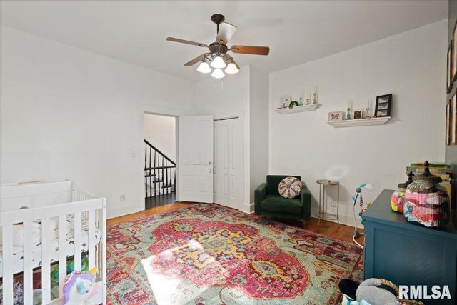 914 FARNAM Street, Davenport, IA 52803