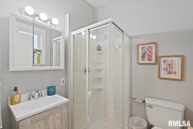 914 FARNAM Street, Davenport, IA 52803