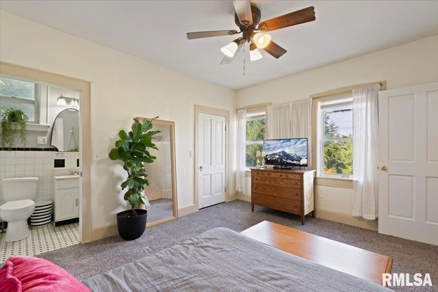 914 FARNAM Street, Davenport, IA 52803