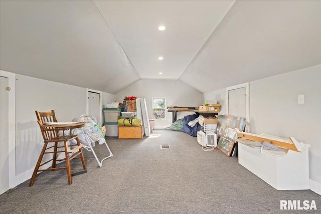 914 FARNAM Street, Davenport, IA 52803