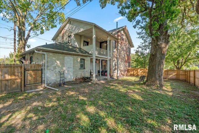 914 FARNAM Street, Davenport, IA 52803