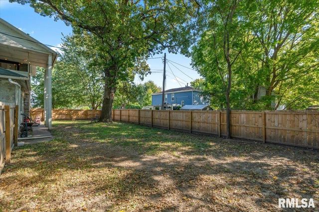 914 FARNAM Street, Davenport, IA 52803