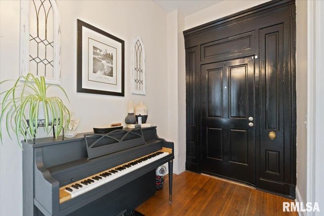 914 FARNAM Street, Davenport, IA 52803