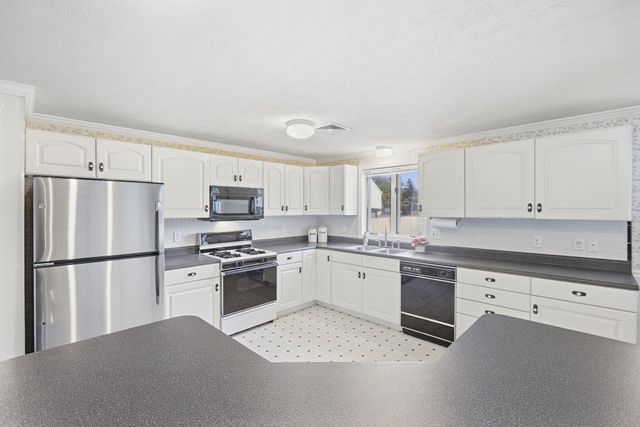 20 Elm St, Dracut, MA 01826