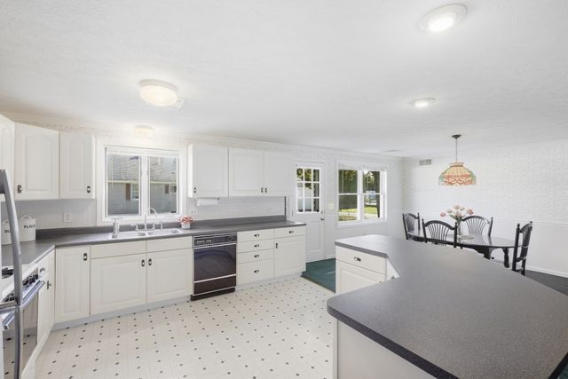 20 Elm St, Dracut, MA 01826