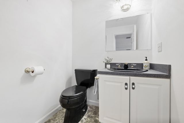 20 Elm St, Dracut, MA 01826