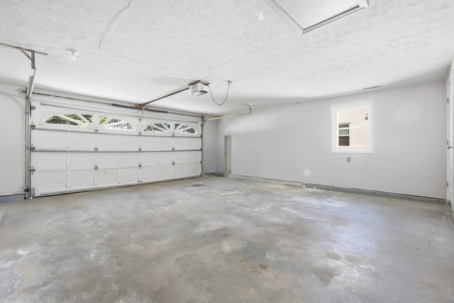 20 Elm St, Dracut, MA 01826
