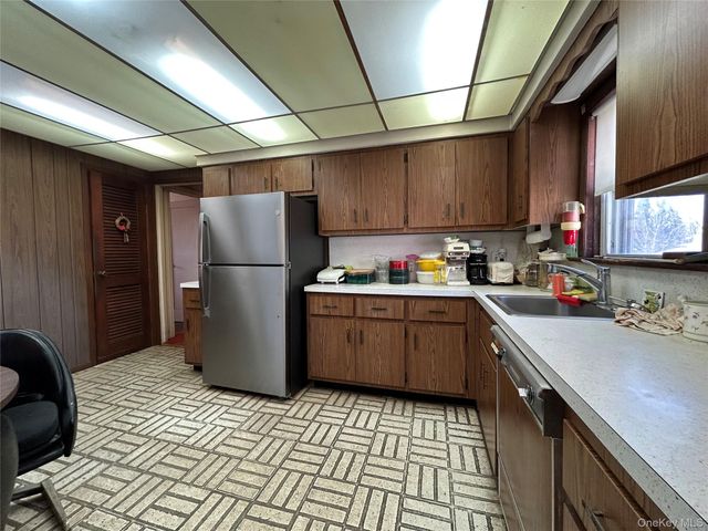 9 Hewlett Point Avenue, East Rockaway, NY 11518