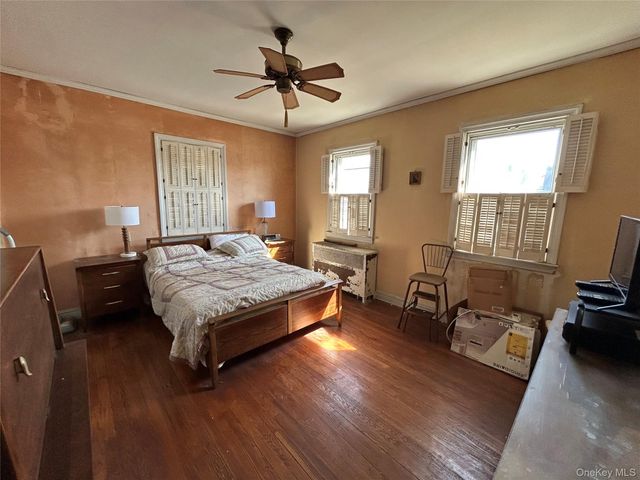 9 Hewlett Point Avenue, East Rockaway, NY 11518