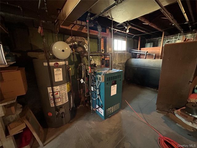 9 Hewlett Point Avenue, East Rockaway, NY 11518