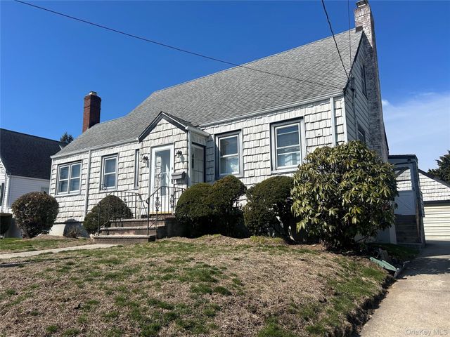 9 Hewlett Point Avenue, East Rockaway, NY 11518