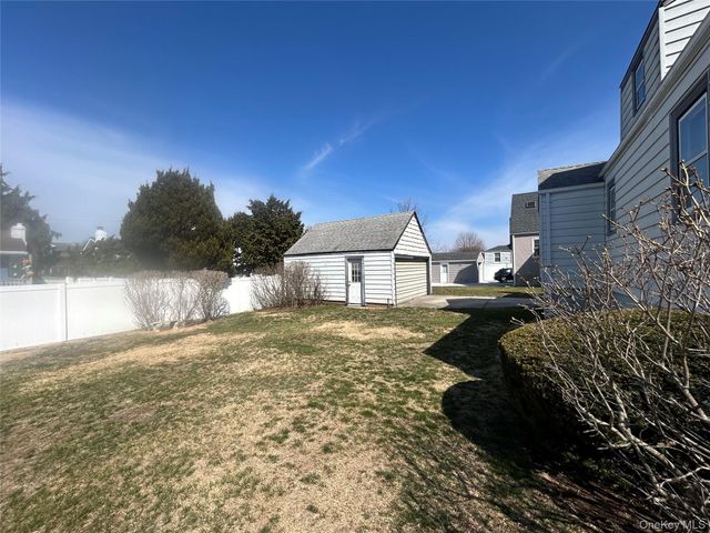 9 Hewlett Point Avenue, East Rockaway, NY 11518