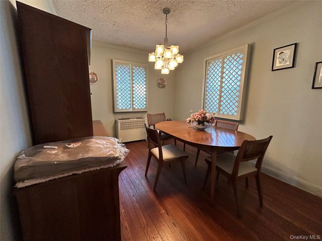 9 Hewlett Point Avenue, East Rockaway, NY 11518