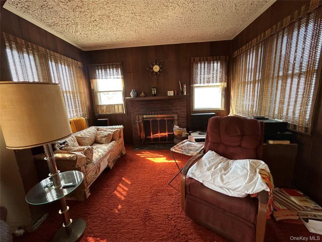 9 Hewlett Point Avenue, East Rockaway, NY 11518