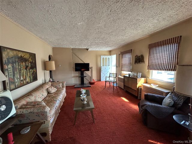 9 Hewlett Point Avenue, East Rockaway, NY 11518