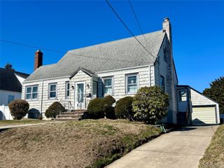 9 Hewlett Point Avenue, East Rockaway, NY 11518