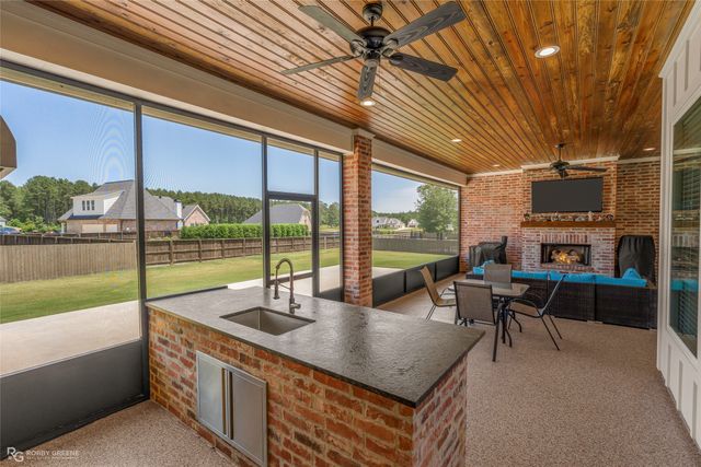 301 Ayres Circle, Benton, LA 71006