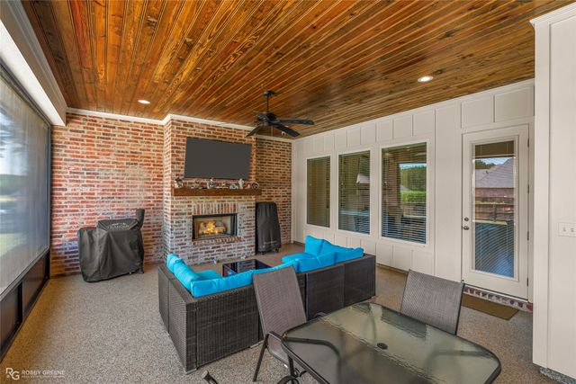 301 Ayres Circle, Benton, LA 71006